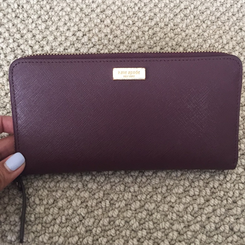 KATE SPADE Burgundy Full Zip Wallet